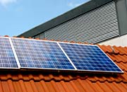 Photovoltaikanlage auf einem Dach, © IWR