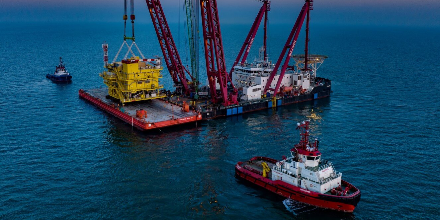 1.400 Tonnen schweres Umspannwerk für RWE-Offshore-Windpark Kaskasi errichtet