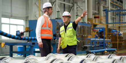 Neuer Offshore-Spannungslevel: Tennet startet Kabelproduktion für 2 GW ...