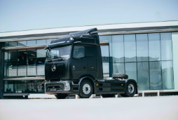 &copy; Mercedes-Benz Trucks